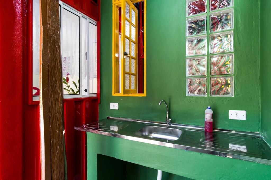 Casa Container Tie-vermelho * Ubatuba